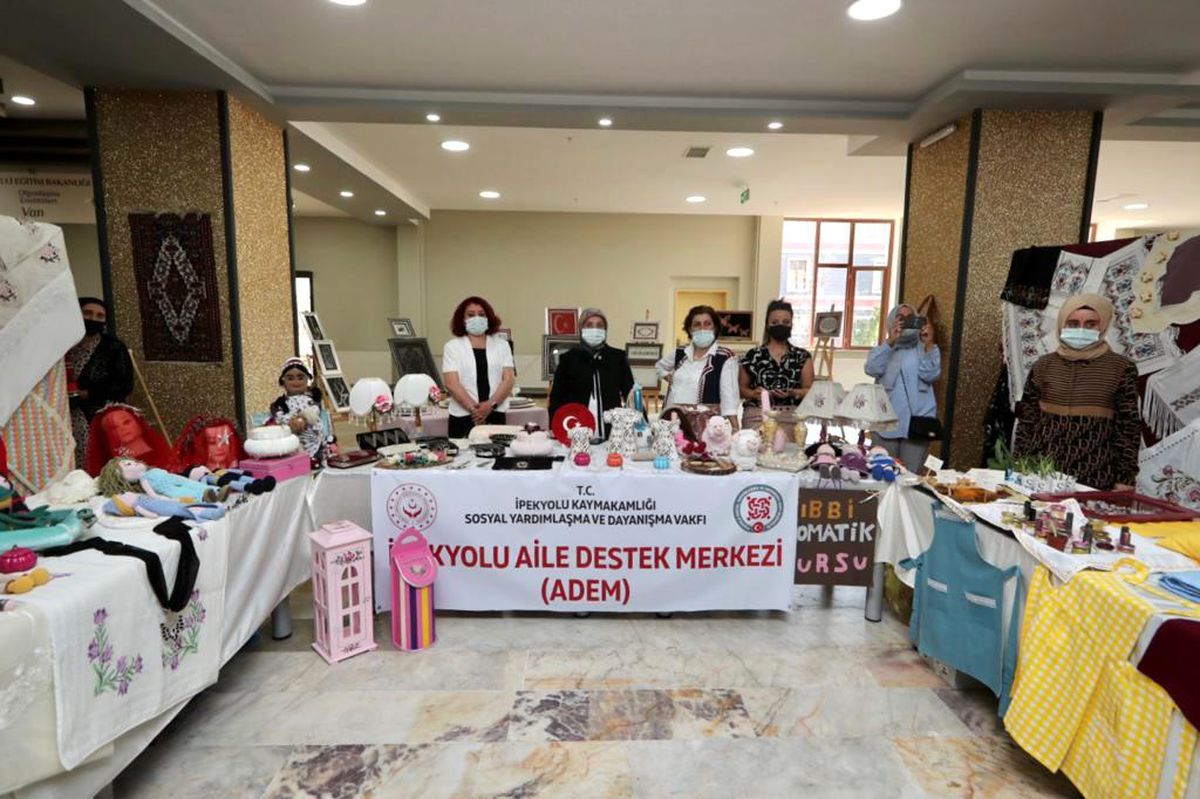 Bakanımız Derya Yanık: "255 Aile Destek Merkezimiz ile 2,6 milyon kadınımızın mesleki ve kişisel gelişimlerine katkıda bulunduk"