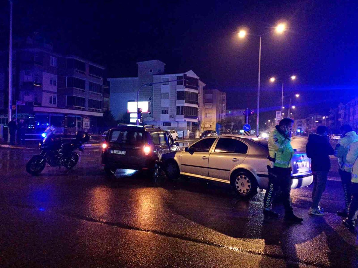 Son dakika haber! Balıkesir\'de trafik kazası: 2 yaralı