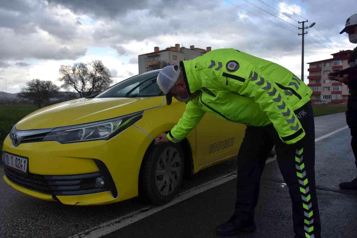 Balıkesir polisi kış lastiği denetimi yaptı