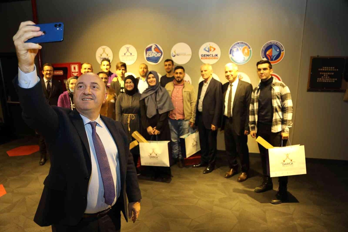 Başkan Bıyık: "Ülkemizi geleceğe siz taşıyacaksınız"