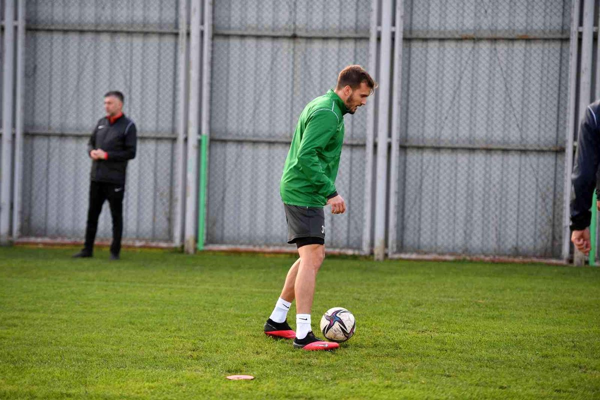 Bursaspor\'da Ali Aköz yönetiminde Ümraniyespor maçı hazırlıkları sürdü