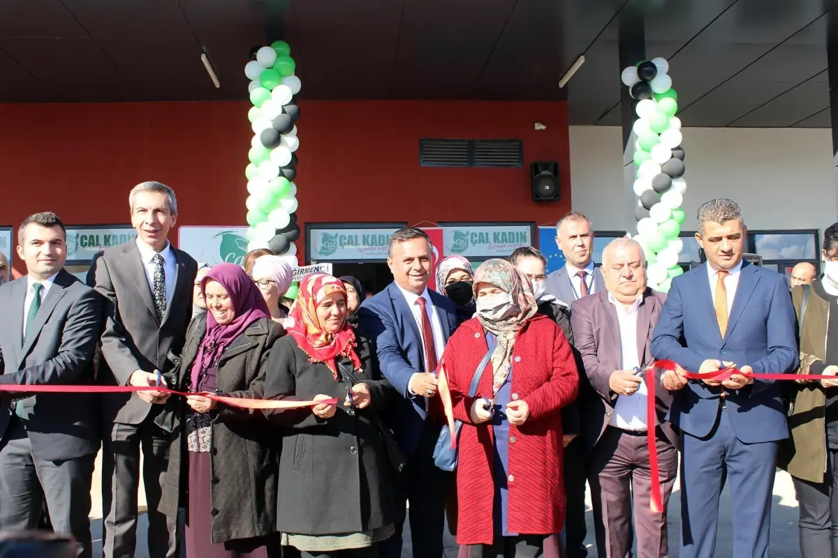 Çal Kadın Kooperatifinin satış merkezi açıldı