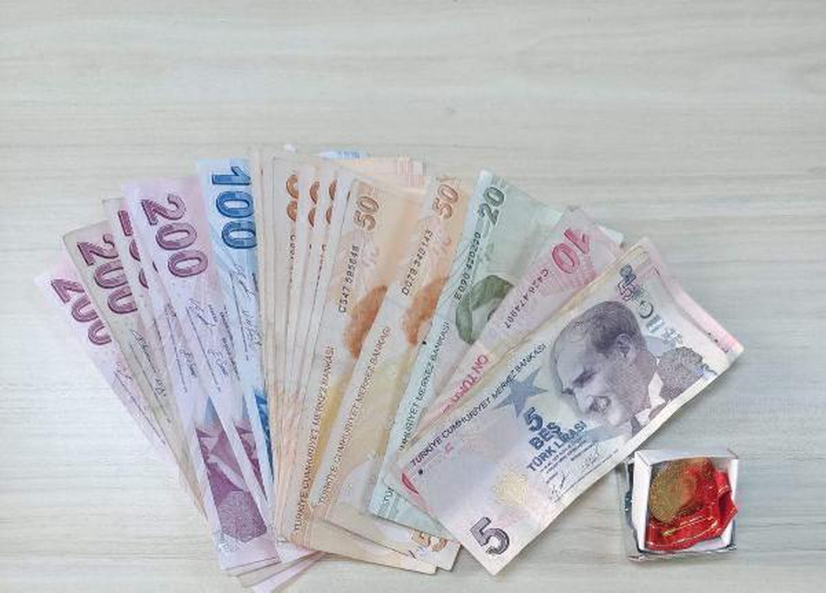 Çaldığı kredi kartıyla altın alıp alışveriş yaptı, ATM\'den para çekince yakalandı