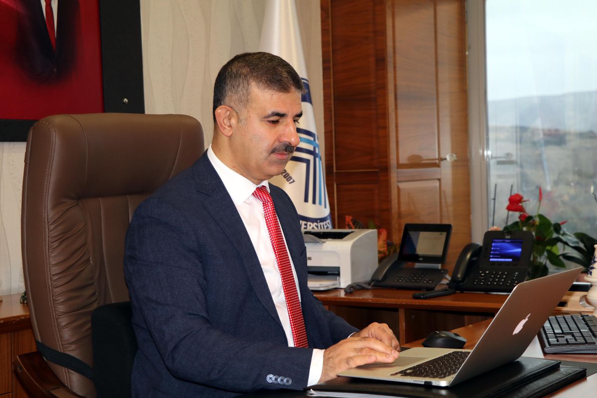 Çankırı Karatekin Üniversitesi Rektörü Çiftçi, AA'nın 'Yılın Fotoğrafları' oylamasına katıldı