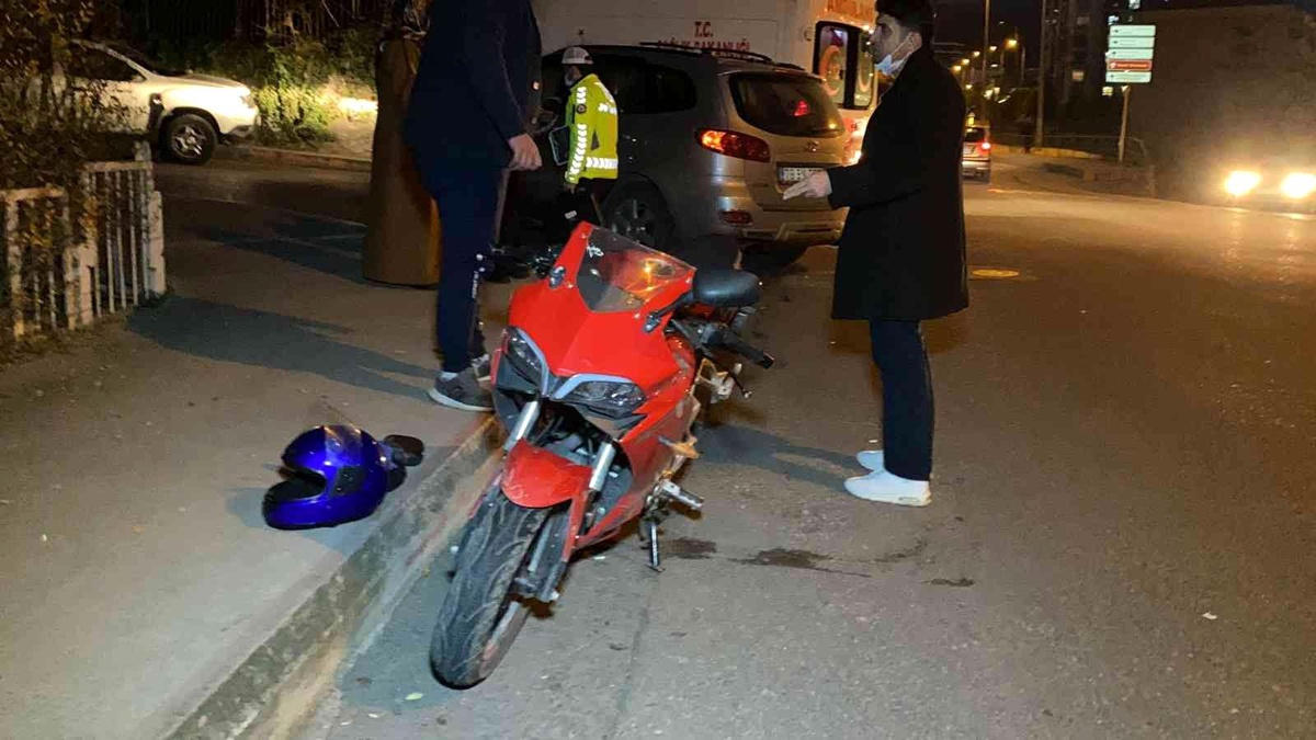 Ciple çarpışan motosiklet sürücü yaralandı