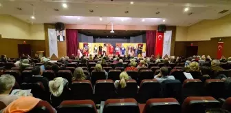 Didim'deki yabancılar 'eğitim' için sahne aldı