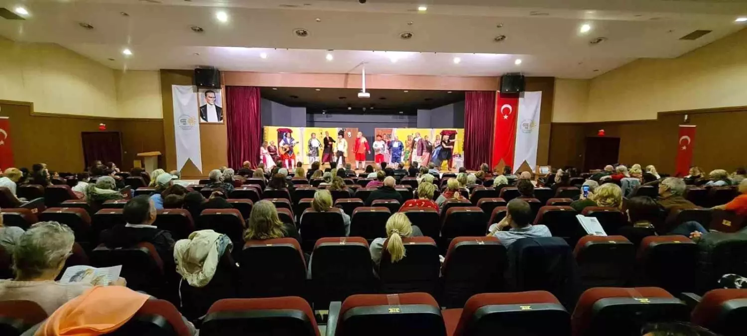 Didim\'deki yabancılar "eğitim" için sahne aldı