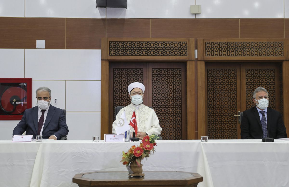 Diyanet İşleri Başkanı Erbaş, 2. Roman Çalıştayı'nda konuştu