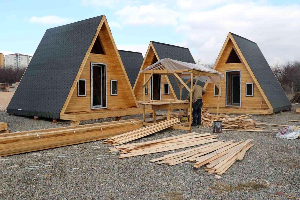 Doğu ve Güneydoğu Anadolu Bölgesinin tek bungalov fabrikasını kurdu, şimdi taleplere yetişemiyor