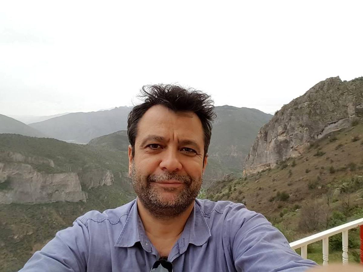 Doktor, koronovirüsten hayatını kaybetti