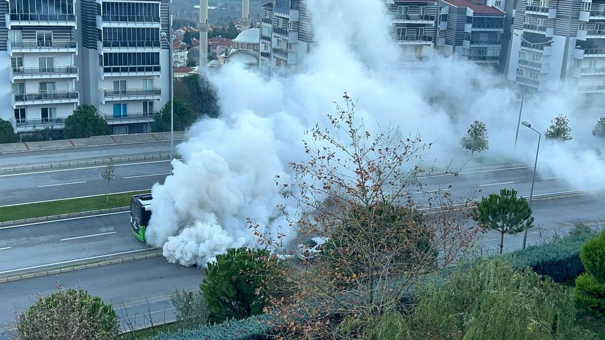 Egzoz dumanı Antalya yolunda ulaşımı aksattı