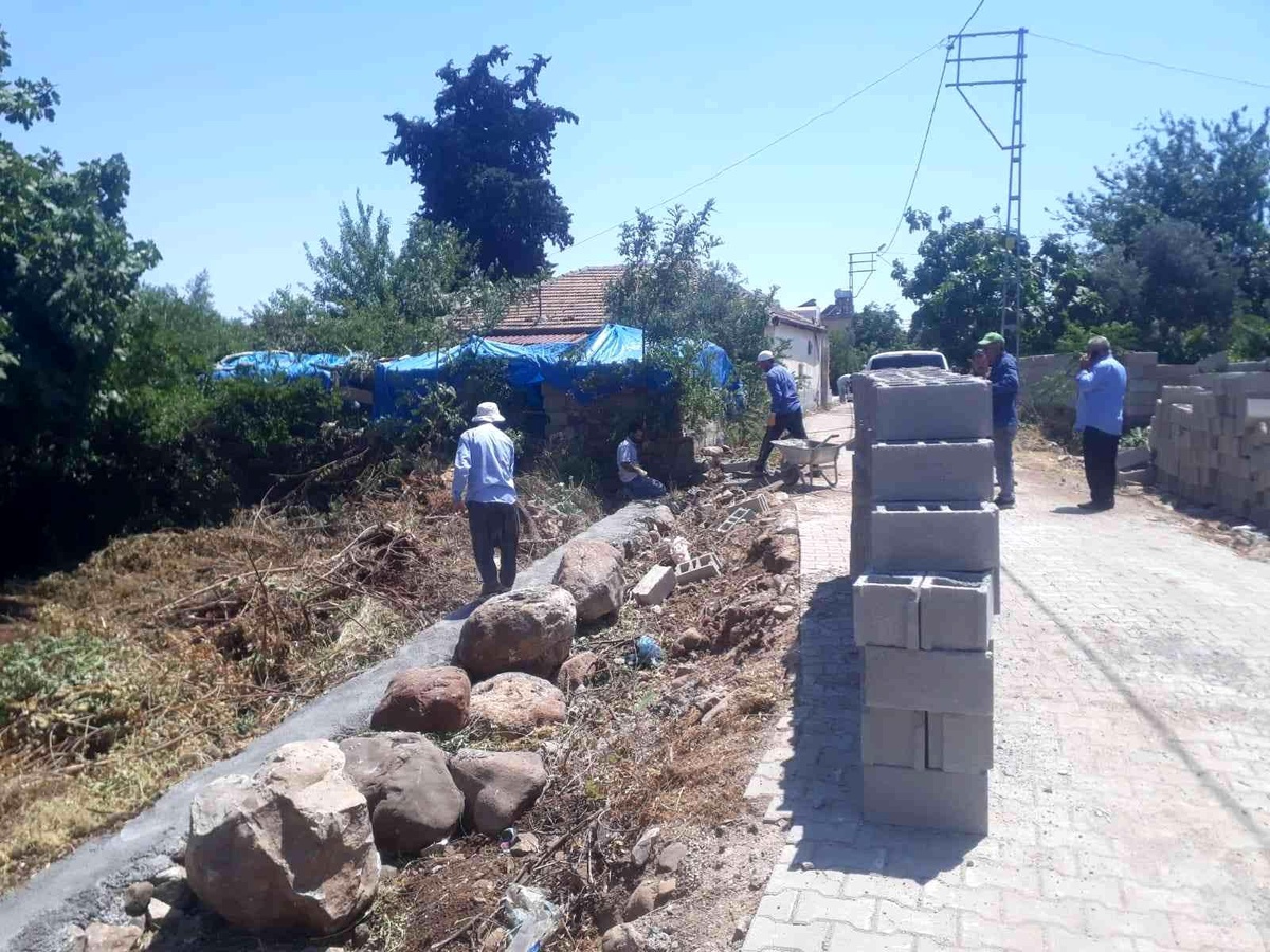 Hassa\'da 250 bin metrekare parke taşı döşendi