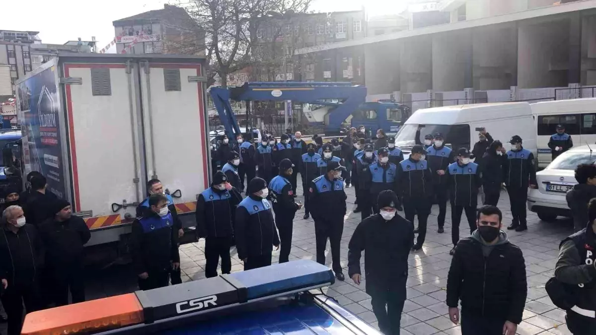 İBB zabıtasından Esenler'deki ücretsiz çay stantlarına müdahale