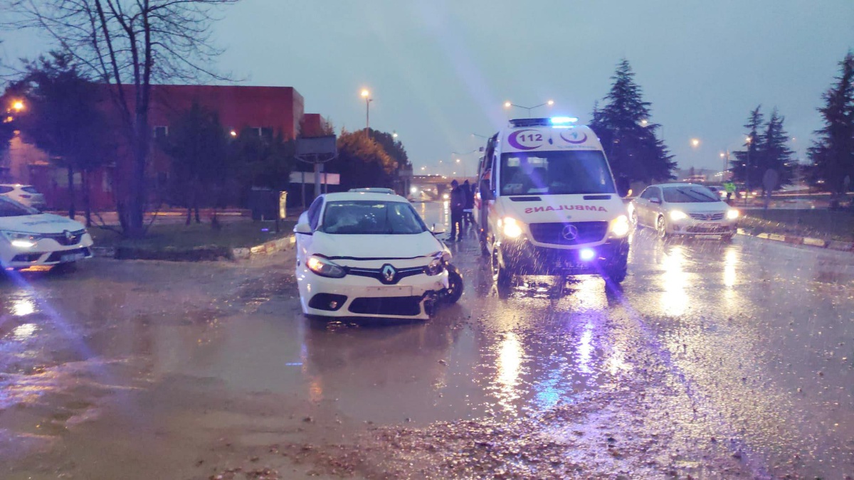 İki otomobilin karıştığı kazada 1 kişi yaralandı