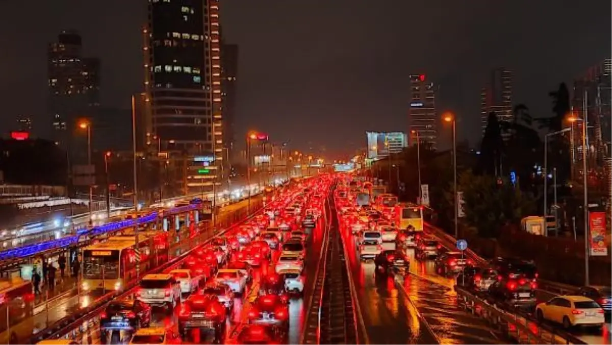 İstanbul\'da trafik yoğunluğu