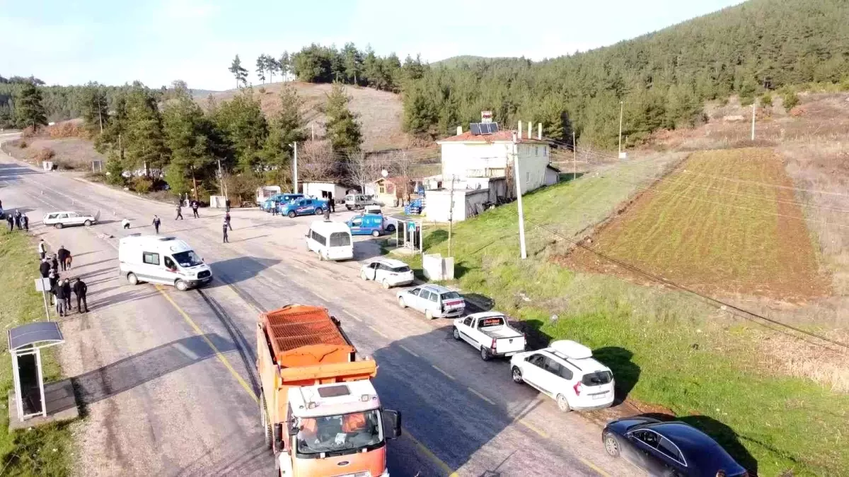 Kar küreme makinesi otomobili bıçak gibi kesti: 1 ölü