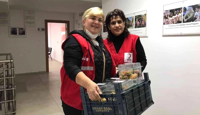 Kütahya Kızılay Şubesi'nden ihtiyaç sahibi ailelere gıda paketi