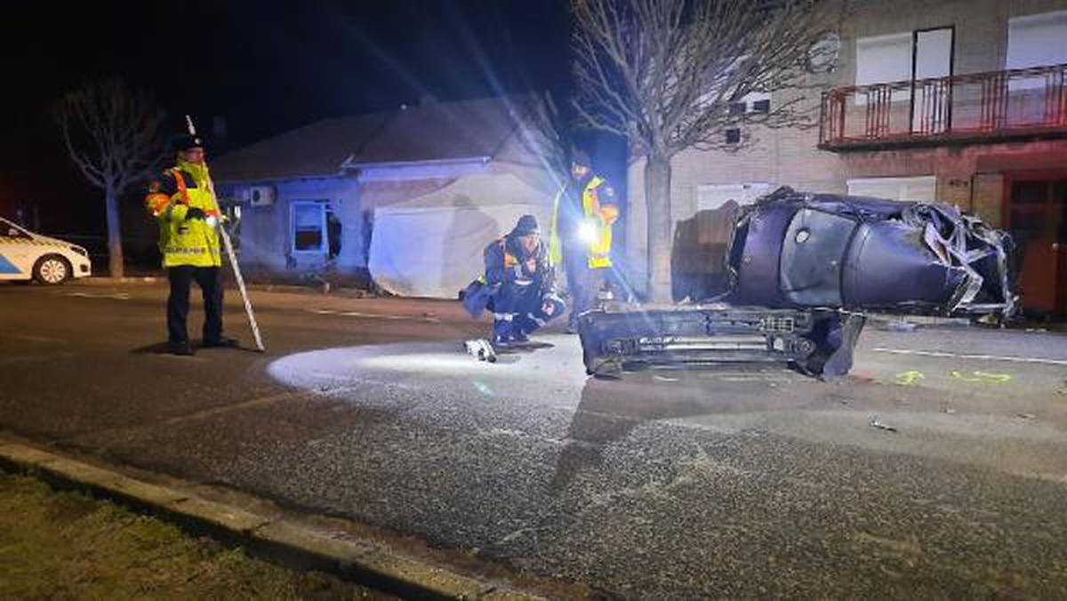 Macaristan\'da göçmenleri taşıyan otomobil takla attı: 7 ölü, 4 yaralı