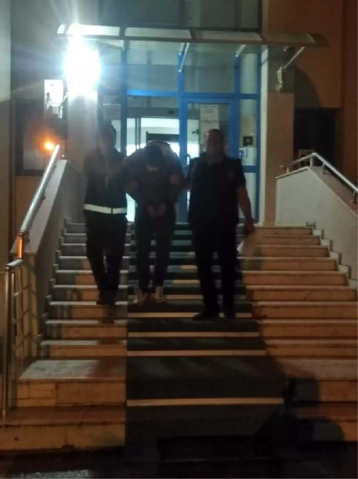 Otomobilde uyuşturucu ele geçirildi, sürücü ve eşi gözaltına alındı