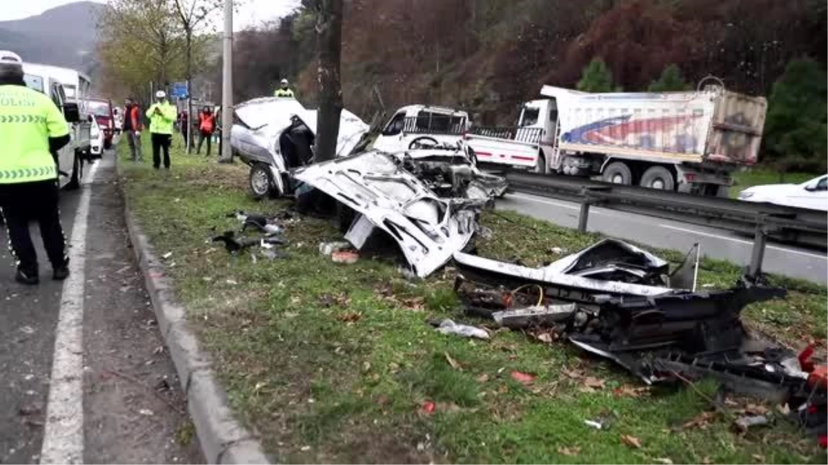 Samsun\'da otomobilin refüjdeki ağaca çarptığı kazada genç çift öldü