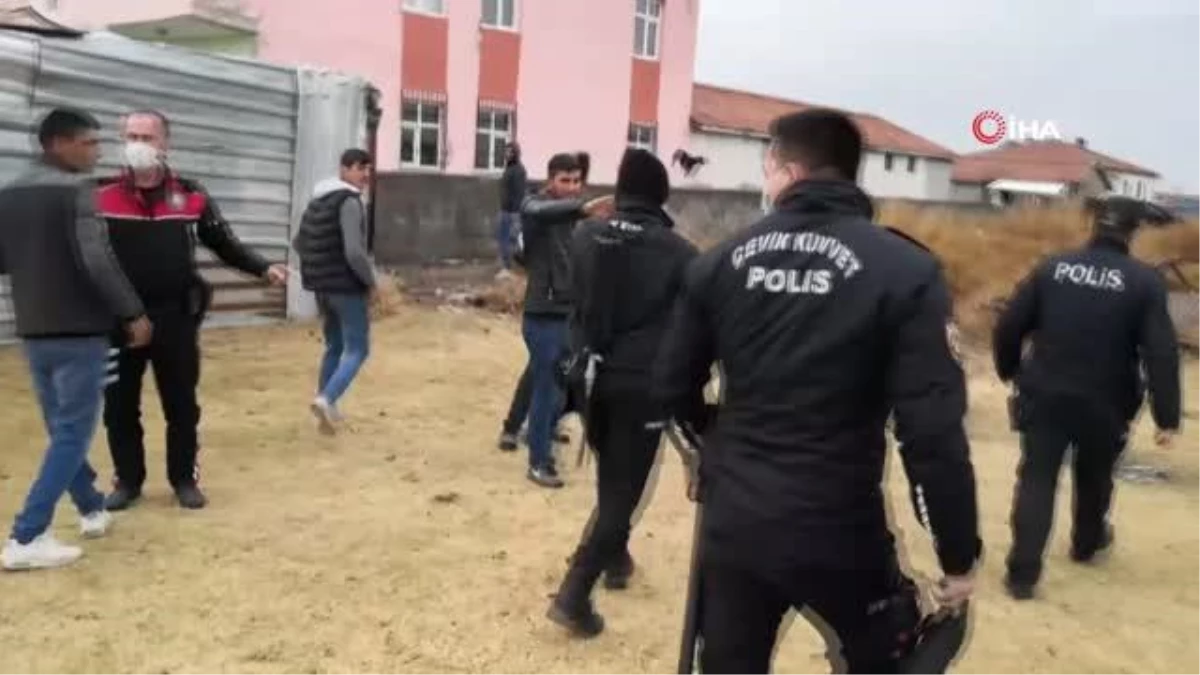 Polisin nöbeti devam ediyor... Aksaray\'da "köpek yumurtaları yedi" kavgasının gerginliği sürüyor