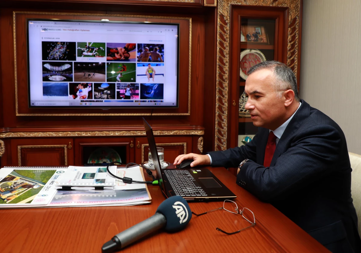 Rize Valisi Kemal Çeber, AA\'nın "Yılın Fotoğrafları" oylamasına katıldı
