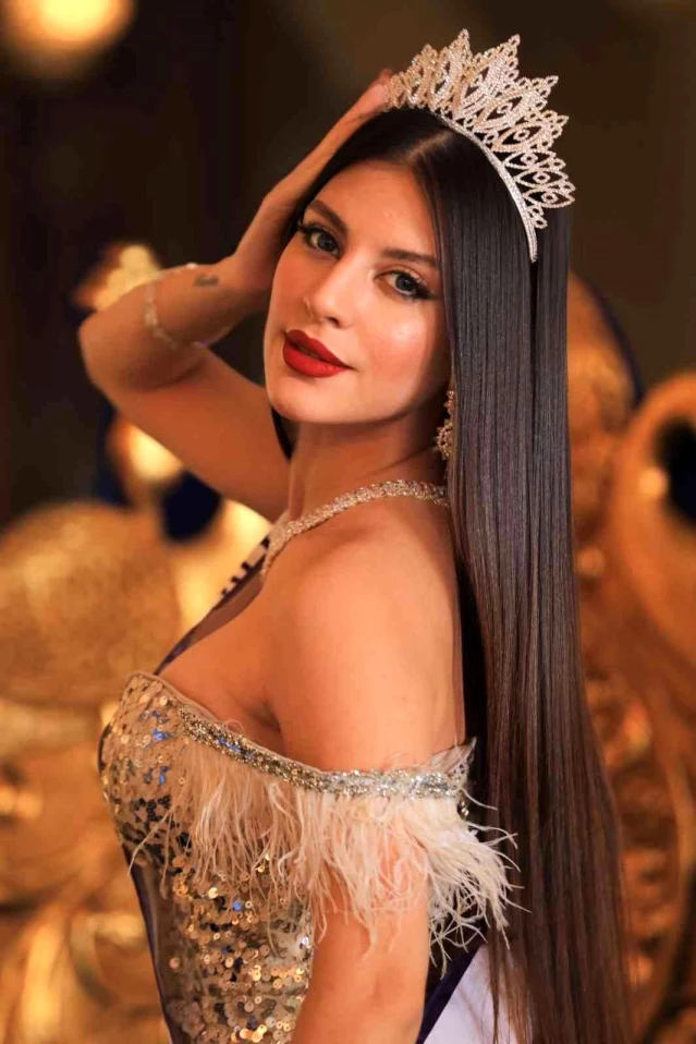 Rus asıllı güzel Türkiye'ye verdiği sözü tuttu, güzellik kraliçesi oldu