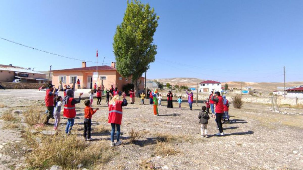 Sivas\'ta üniversite öğrencilerinden gönüllere dokunan proje