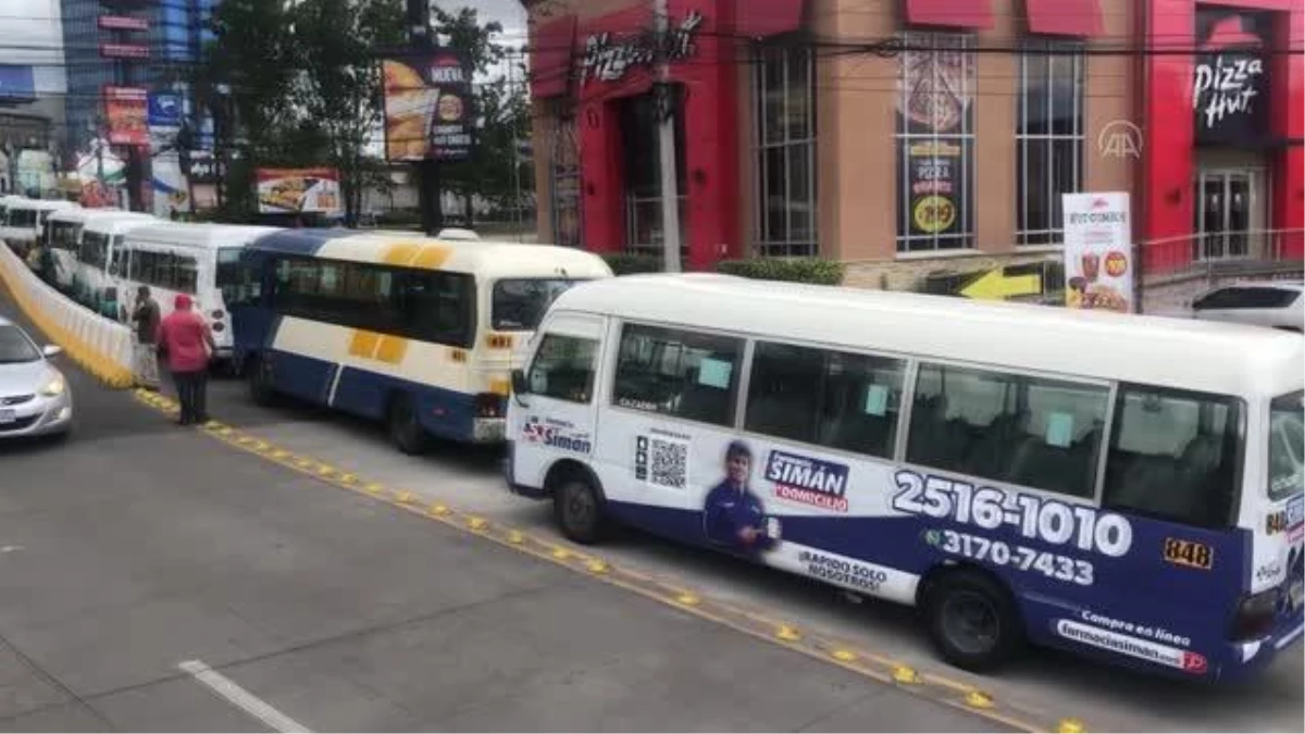 TEGUCİGALPA - Honduras\'ta toplu taşıma araçlarının şoförlerinden protesto