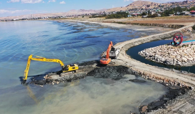 Son dakika haber: Van Gölü'nde 6 ayda 25 bin metreküp dip çamuru temizliği yapıldı