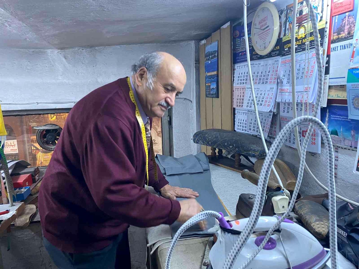 61 yıllık terzi, annesinden öğrendiği mesleğinin son temsilcisi oldu