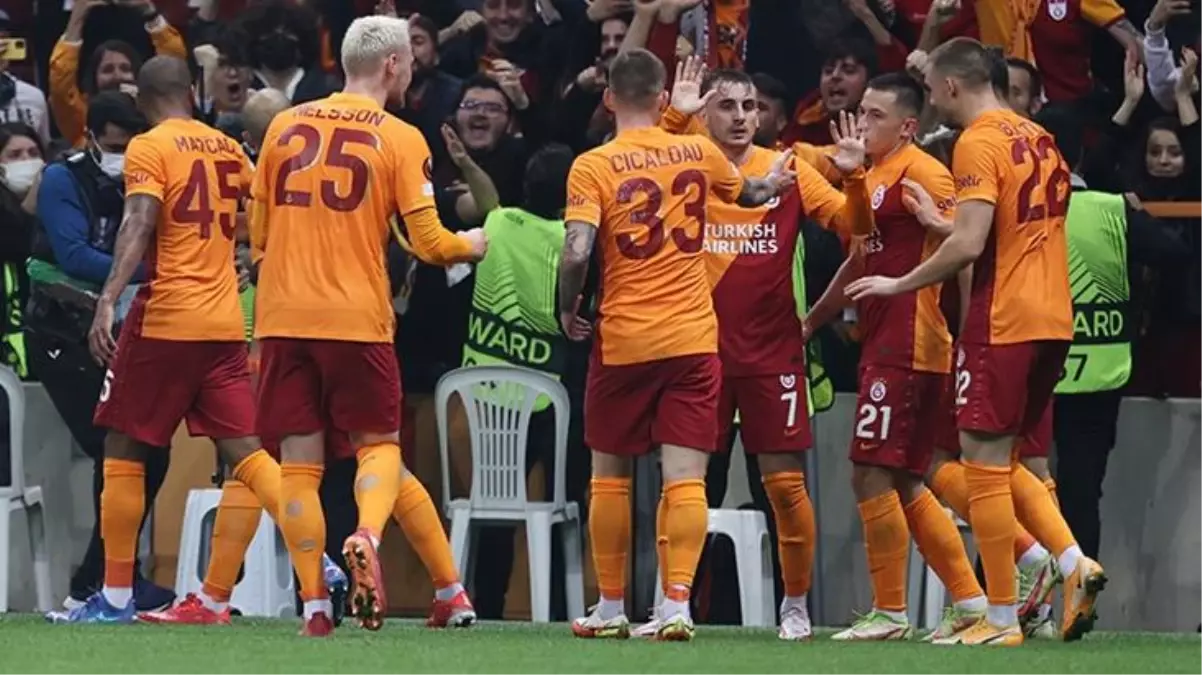 Galatasaraylı futbolcular en iyi 11\'e damga vurdu