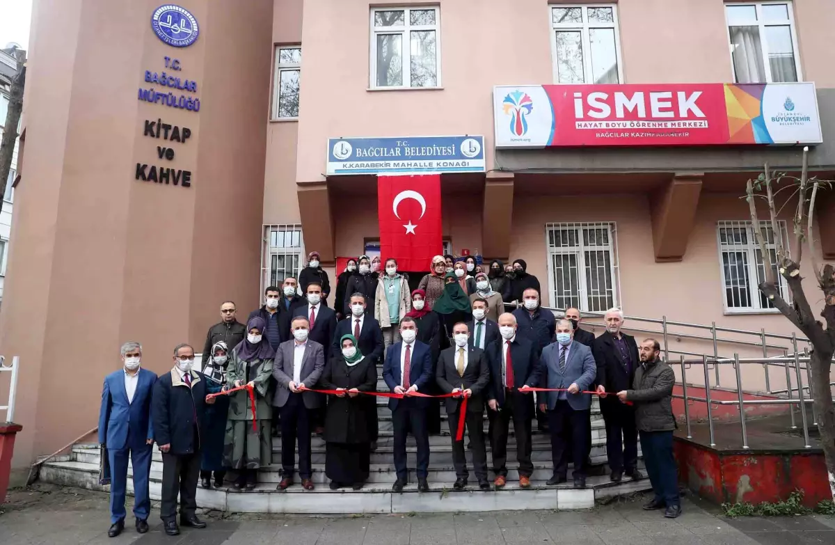 Bağcılar\'da "kitap kahve" formatında hazırlanan Gençlik Merkezi açıldı