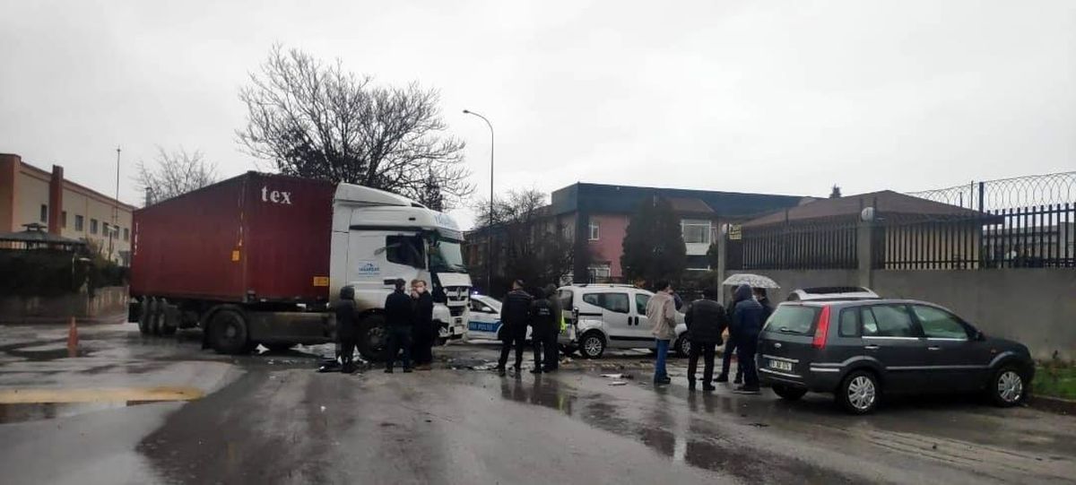 Başkent\'te servis aracı tır ile çarpıştı: 6 yaralı