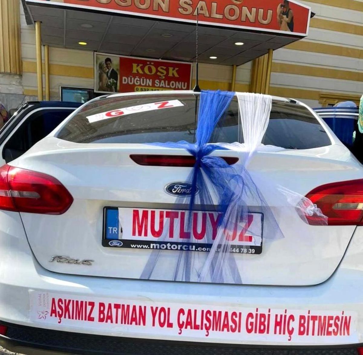 Batman\'da yeni evlenen çiftten güldüren tepki