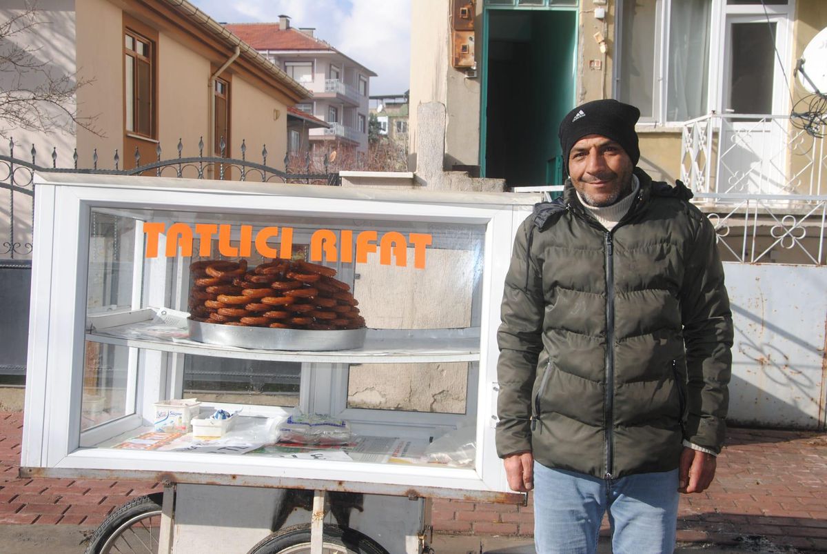Son dakika gündem: Denizli'de bir esnaf, tatlı dolu tepsisinin çalındığı iddiasıyla polise başvurdu