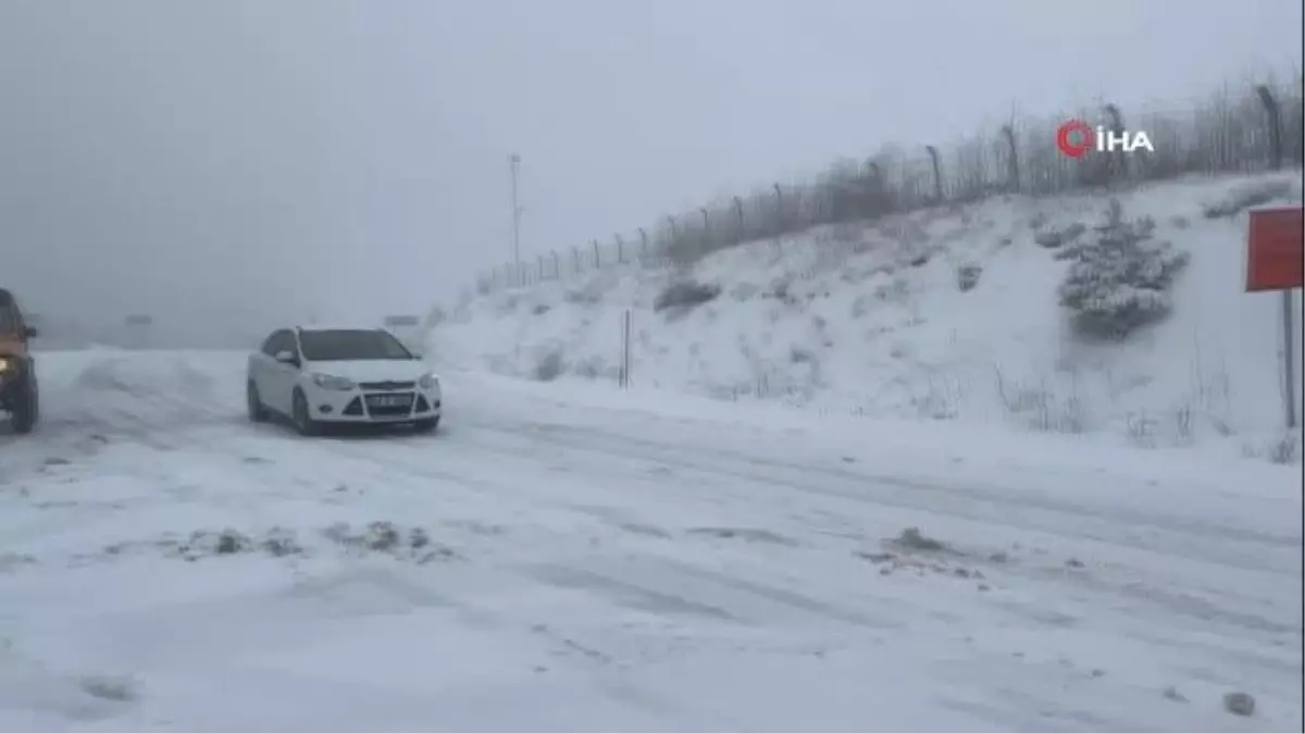 Domaniç-İnegöl karayolunda kar yağışı etkili oluyor