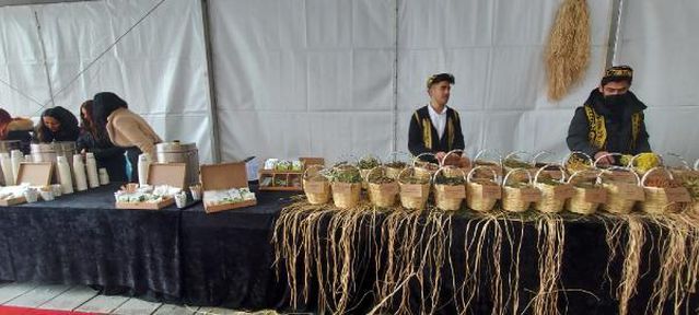 Dünya Çay Günü'nde vatandaşlara 73 çeşit çay ikram edildi