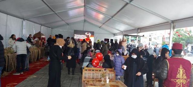 Dünya Çay Günü'nde vatandaşlara 73 çeşit çay ikram edildi