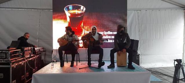 Dünya Çay Günü'nde vatandaşlara 73 çeşit çay ikram edildi