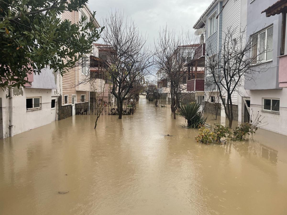 Edirne\'de aşırı yağıştan zarar gören yerlerde hasar tespit çalışması başladı