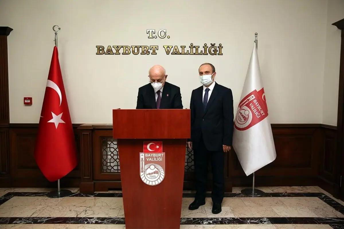 Eski TBMM Başkanı İsmail Kahraman Bayburt Valiliğini ziyaret etti