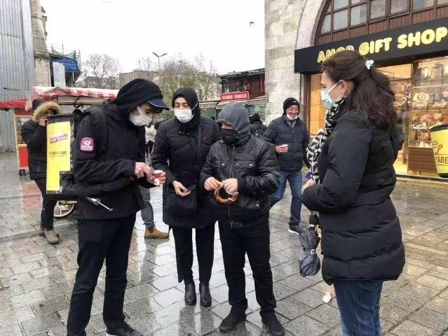 Fatih'te Uluslararası Çay Günü'nde 2 bin 500 kış çayı dağıtıldı