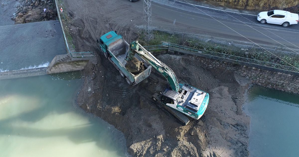 Giresun'un Batlama Deresi'nde taşkın riskine karşı çalışma yapılıyor