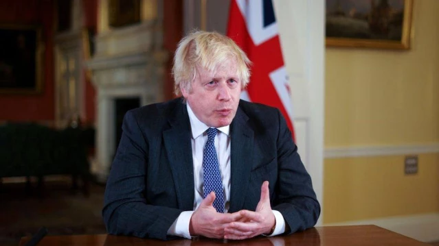 İngiltere'de Başbakan Johnson, Covid önlemleri oylamasında partisinden 100'e yakın fire verdi