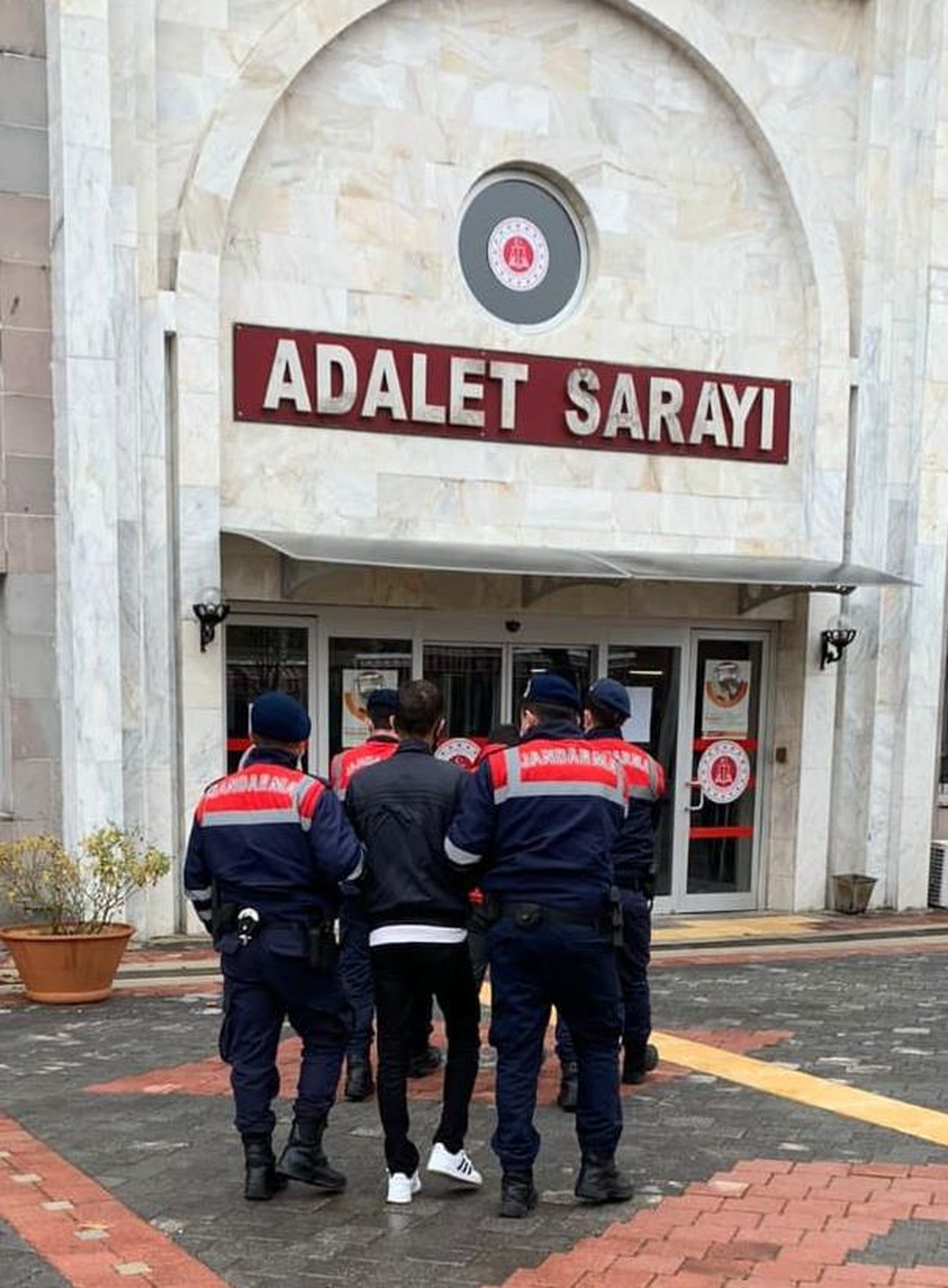 Isparta\'da hırsızlık şüphelisi 2 kişi gözaltına alındı