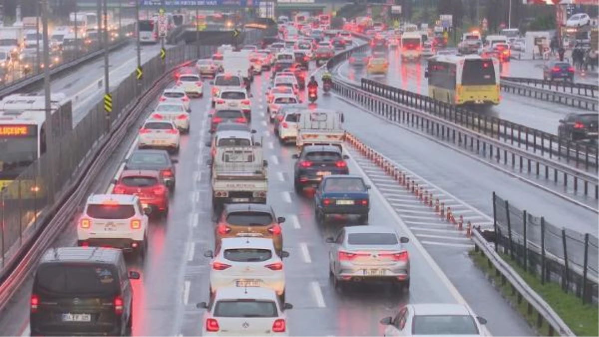 İstanbul\'da trafik yoğunluğu yüzde 80\'e ulaştı