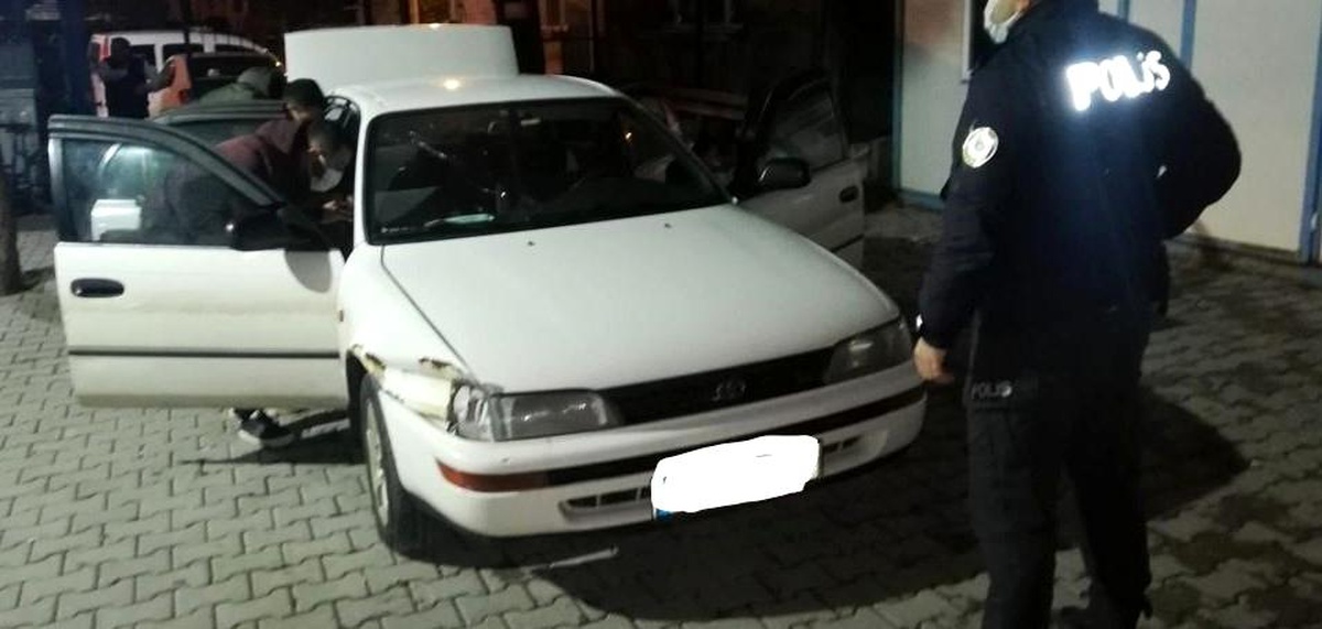 İzmir\'de teyp arkasında uyuşturucu zulası