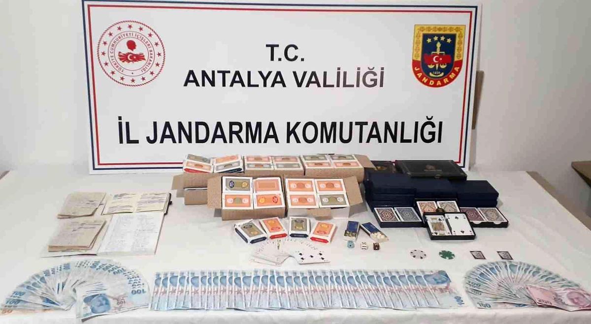 Kahvehanede kumar oynarken yakalanan 19 kişiye, 25 bin 384 lira ceza