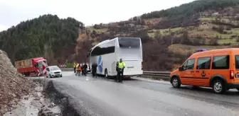 KASTAMONU - Yolcu otobüsü otomobille çarpıştı, 1 yaralı